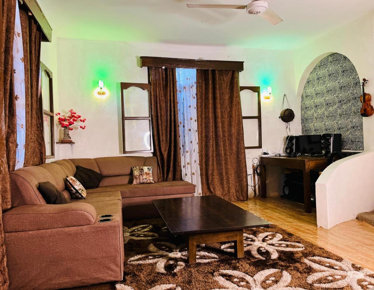 Akogo House - Bnb , Hostel, Backpackers & Volunteer Center Mombasa Exteriér fotografie