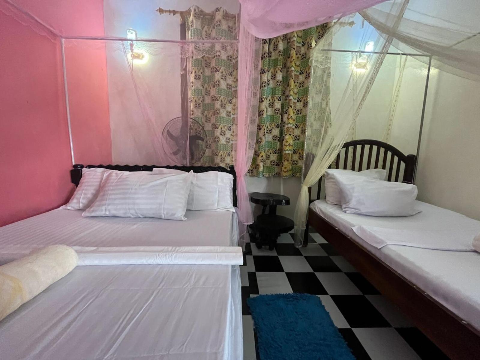 Akogo House - Bnb , Hostel, Backpackers & Volunteer Center Mombasa Exteriér fotografie