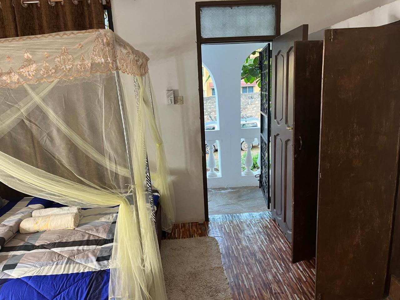 Akogo House - Bnb , Hostel, Backpackers & Volunteer Center Mombasa Exteriér fotografie
