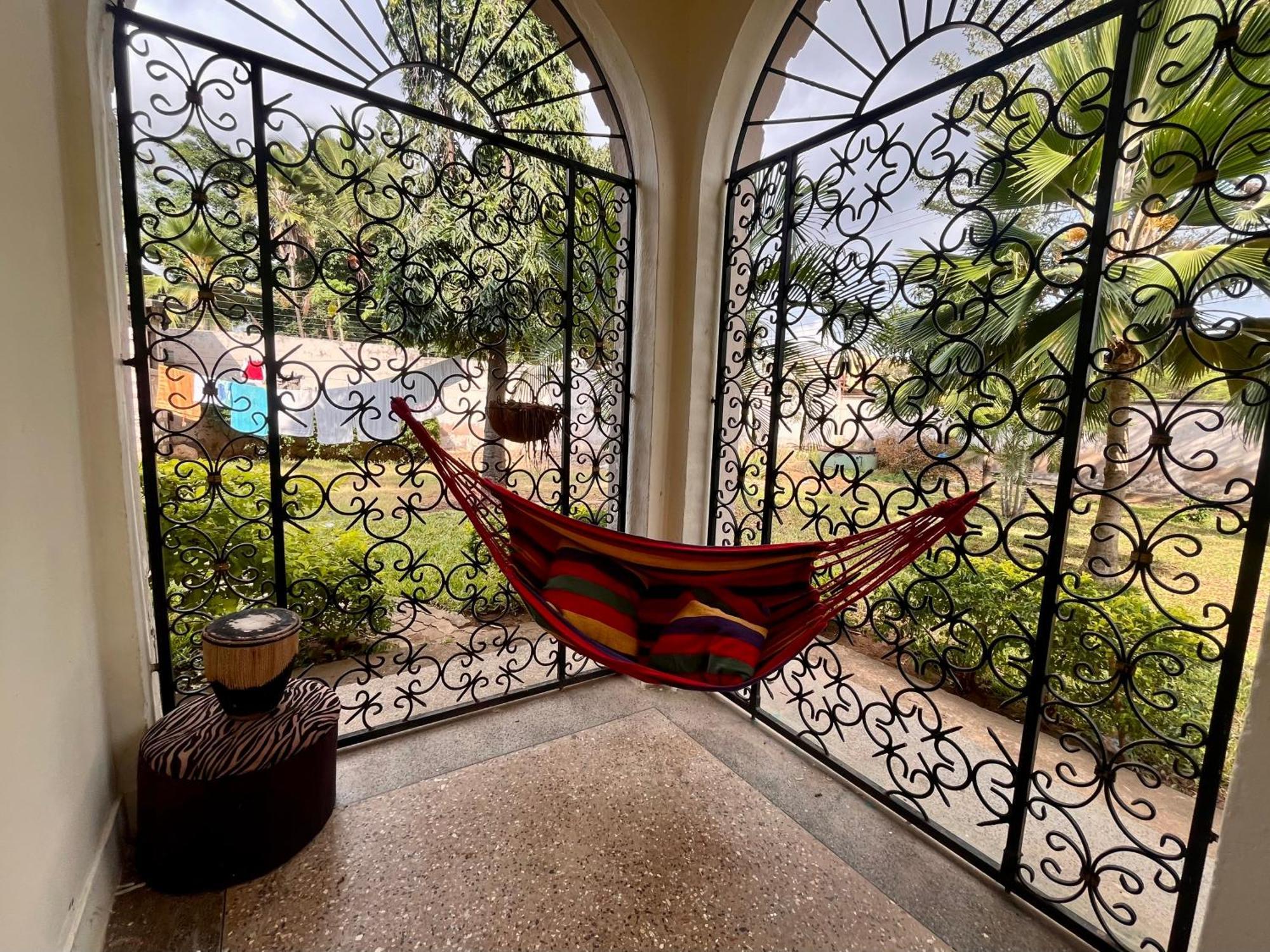 Akogo House - Bnb , Hostel, Backpackers & Volunteer Center Mombasa Exteriér fotografie