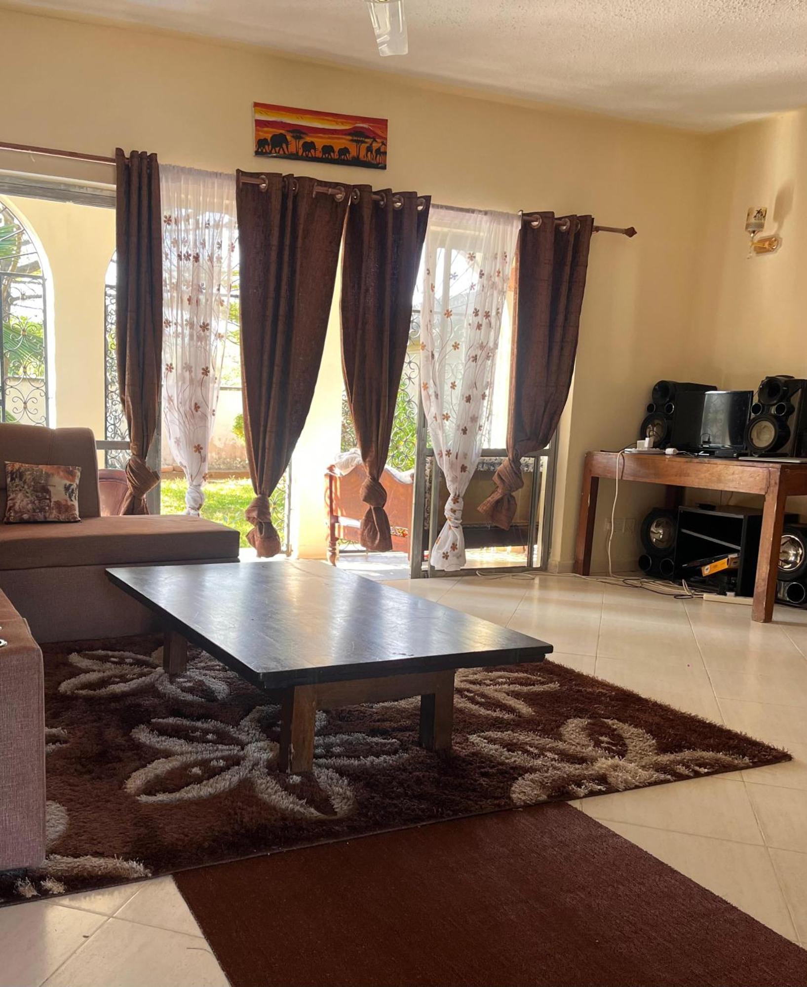 Akogo House - Bnb , Hostel, Backpackers & Volunteer Center Mombasa Exteriér fotografie