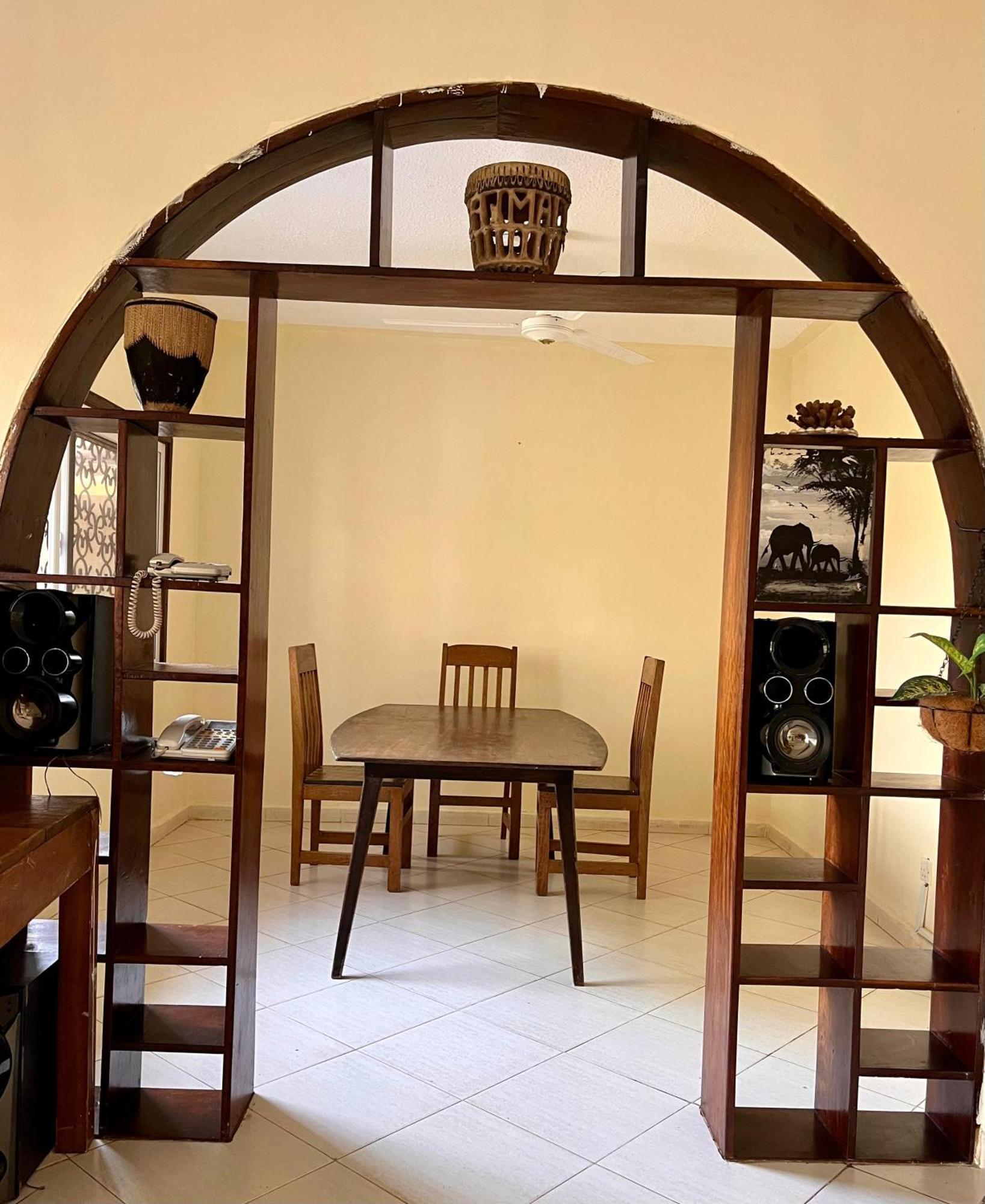 Akogo House - Bnb , Hostel, Backpackers & Volunteer Center Mombasa Exteriér fotografie