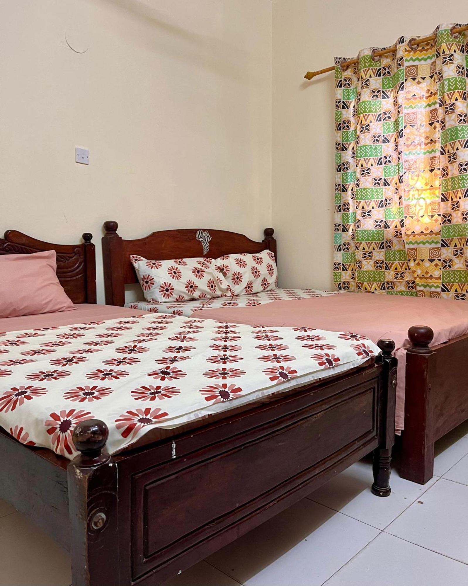 Akogo House - Bnb , Hostel, Backpackers & Volunteer Center Mombasa Exteriér fotografie