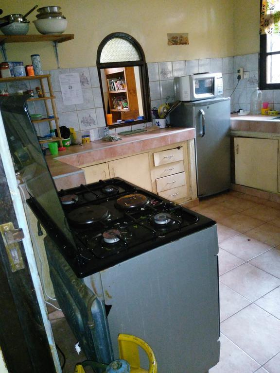 Akogo House - Bnb , Hostel, Backpackers & Volunteer Center Mombasa Exteriér fotografie