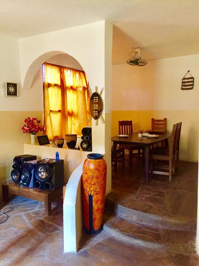 Akogo House - Bnb , Hostel, Backpackers & Volunteer Center Mombasa Exteriér fotografie