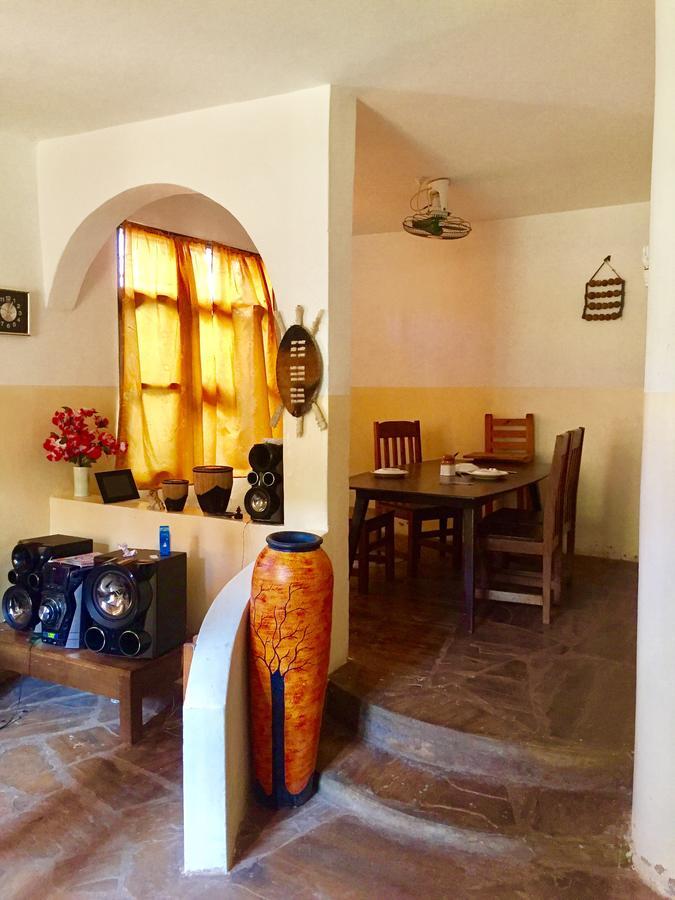 Akogo House - Bnb , Hostel, Backpackers & Volunteer Center Mombasa Exteriér fotografie